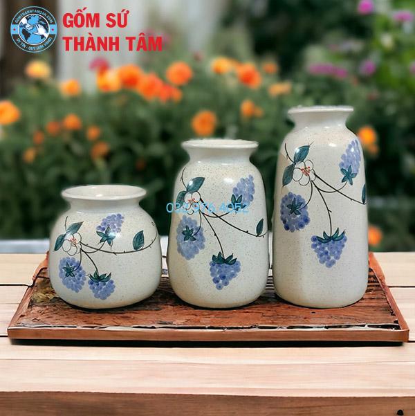 Bình hoa vẽ hoa văn đẹp mắt