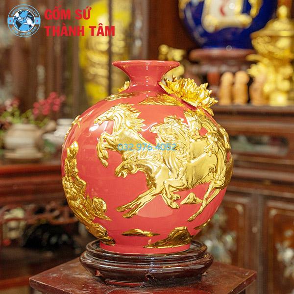 Bình hút lộc màu đỏ mã đáo thành công đắp nổi dát vàng