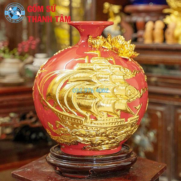 Bình hút lộc màu đỏ thuận buồm xuôi gió đắp nổi dát vàng