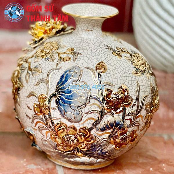 Bình hút lộc men rạn hoa sen đắp nổi vẽ vàng