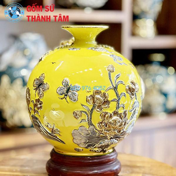 Bình hút lộc mệnh thổ hoa sen đắp nổi vẽ vàng