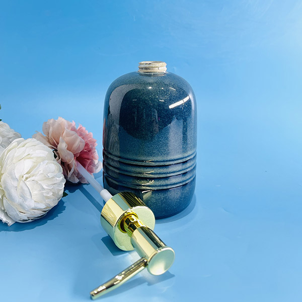 Gốm Thành Tâm - &nbsp;Địa chỉ mua bình xịt phòng tắm dáng boom xanh uy tín