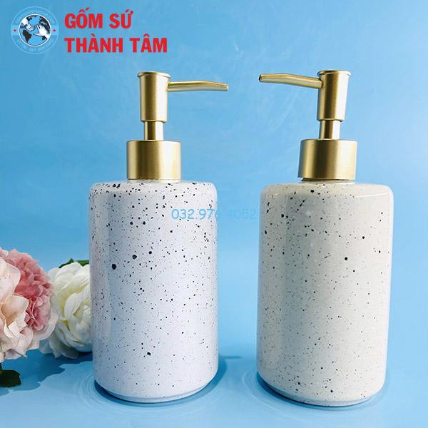 Bình xịt phòng tắm dáng trụ cao