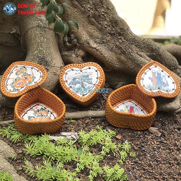 Đĩa sứ viền mây tre đan trái tim
