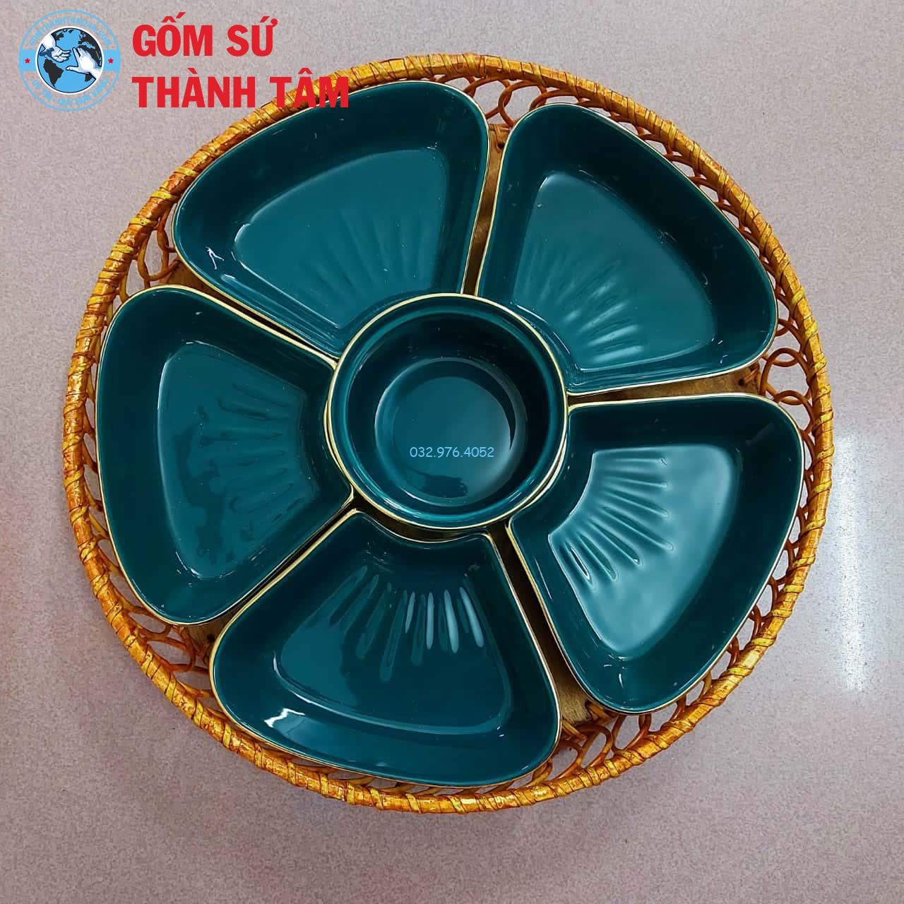 Khay đựng cơm vàng kim