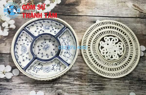 Khay đựng cơm xanh dương hoa văn vẽ kỹ