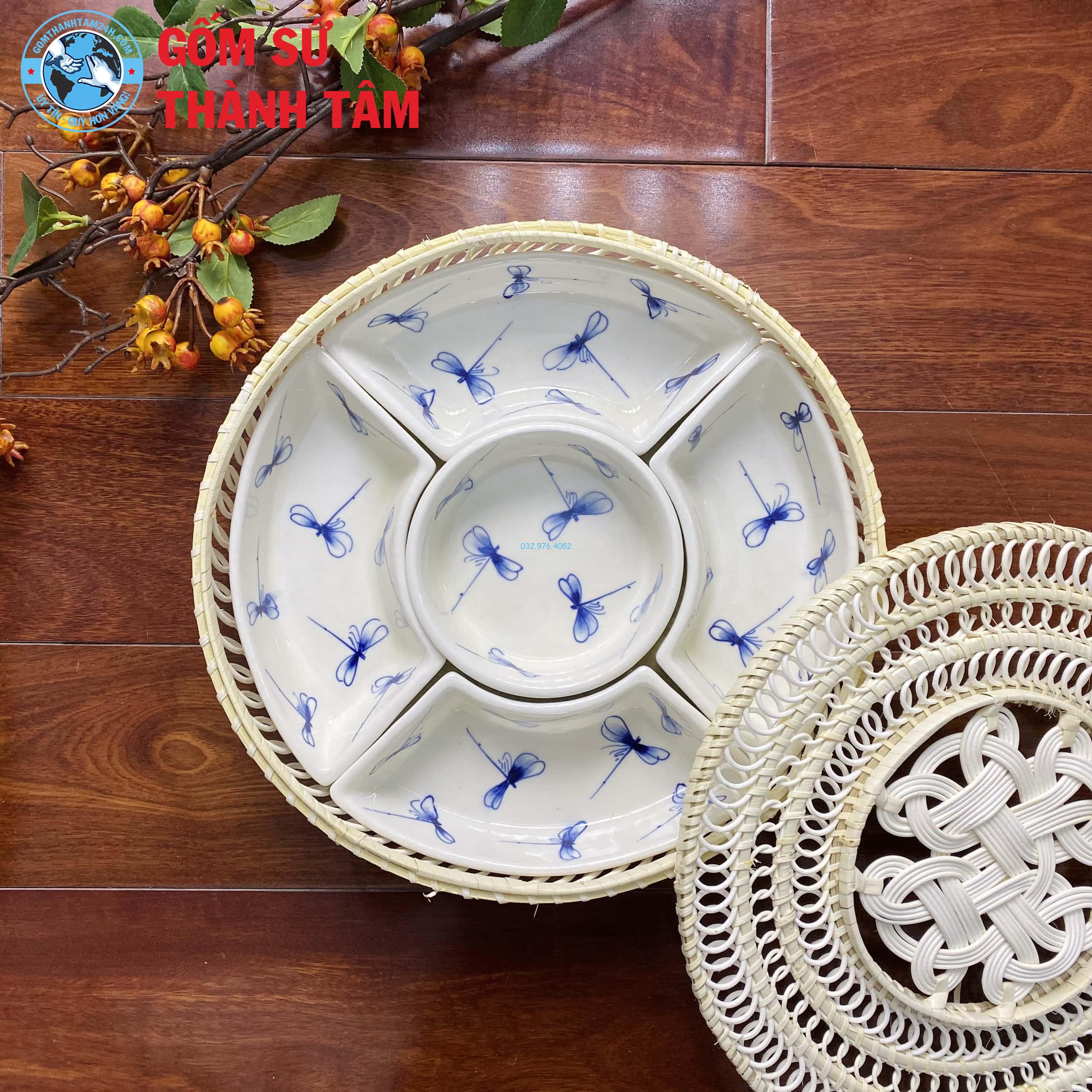 Khay đựng cơm xanh dương hoa văn đơn giản