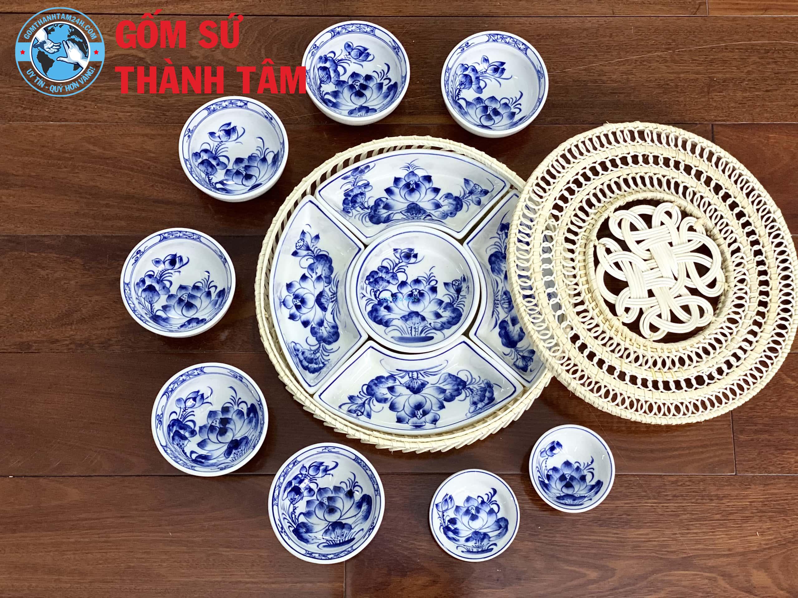 Khay đựng cơm xanh dương hoa văn vẽ kỹ