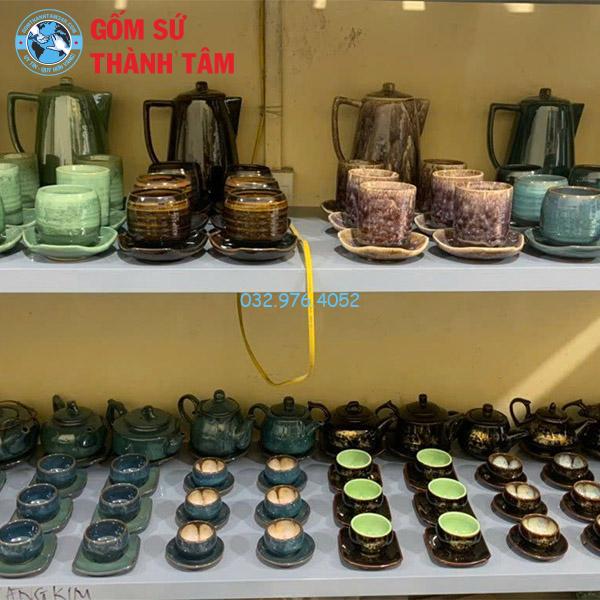 Hướng Dẫn Toàn Diện Về Bảo Quản Và Vệ Sinh Gốm Sứ Thành Tâm Đúng Cách Để Sản Phẩm Luôn Bền Đẹp Gốm sứ, dù có độ bền cao, vẫn có thể bị ảnh hưởng bởi các yếu tố môi trường và va đập