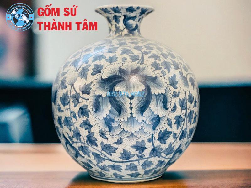 Bình hút tài lộc men rạn tượng trưng cho sự trường tồn, bền vững