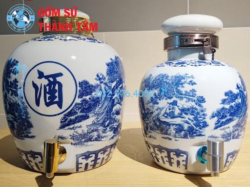 Ngâm rượu sim bằng bình gốm sứ giúp giữ nguyên vị và hương rượu