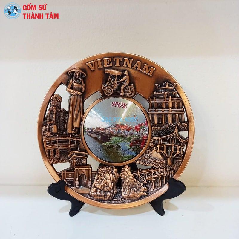 Đĩa sứ lưu niệm Huế – Món quà đậm bản sắc cố đô