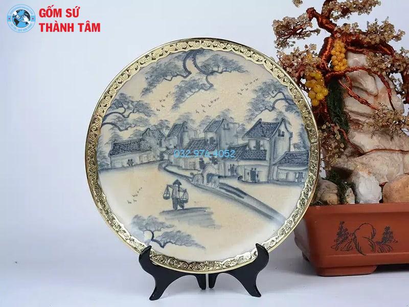 Sử dụng đĩa sứ lưu niệm làm quà tặng doanh nghiệp bởi nó mang giá trị thẩm mỹ cao
