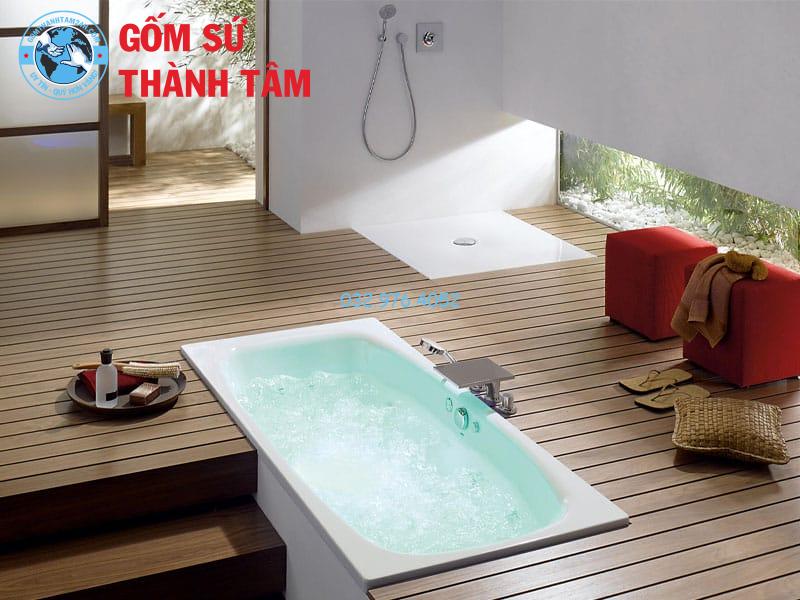 nhà vệ sinh có bồn tắm