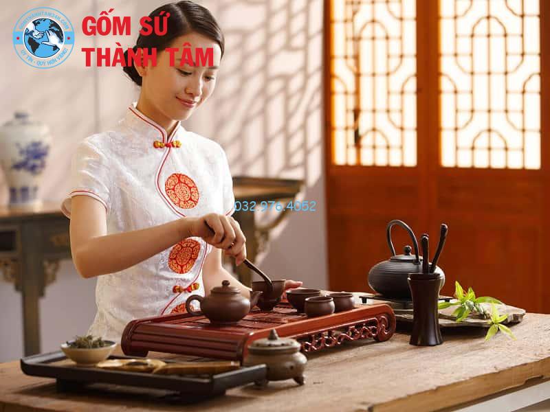 Nghệ thuật thưởng trà Trung Quốc được thực hiện trong không gian yên tĩnh, gần gũi thiên nhiên
