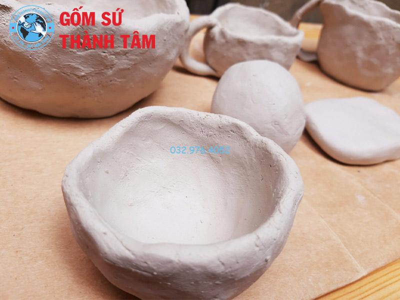 Xưởng Bình Hút Tài Lộc Bát Tràng Giá Rẻ, Chất Lượng Vượt Trội Đất sét trắng Bát Tràng là lựa chọn hoàn hảo cho những sản phẩm bình hút lộc chất lượng